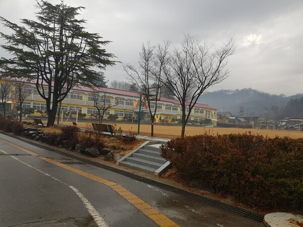 발산초등학교 전경