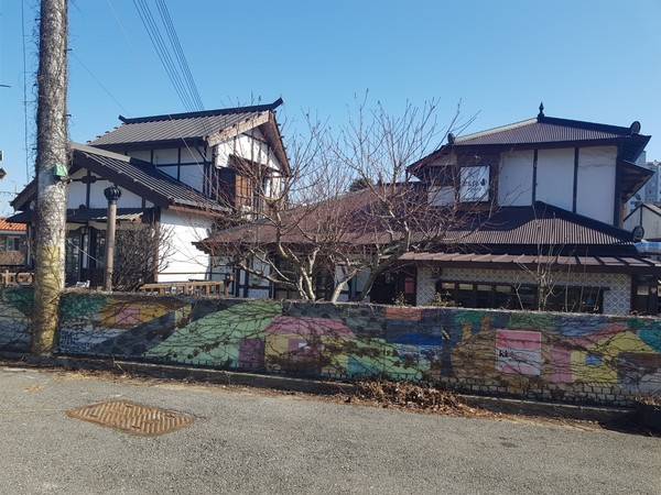 신흥동 말랭이 마을 신축된 일본식 가옥