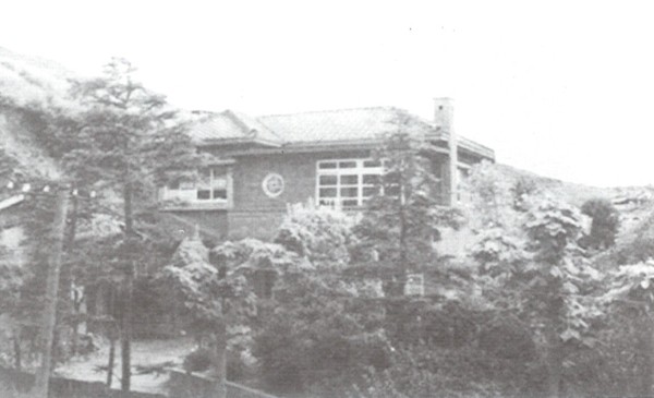 홍복근 원장의 구암병원(1950년대). / 사진= 군산시청 제공