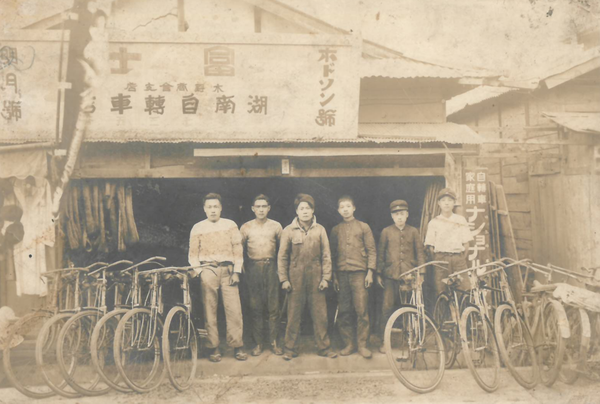일제강점기인 1930년대에 군산 평화동의 '호남 자전차'/사진 제공=김만기 씨