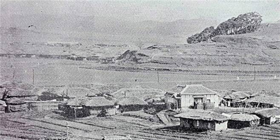 1909년 군산 조선인 마을 모습(현 중앙로 2가, 평화동, 대명동, 신영동, 금암동, 중동 일대)/사진 제공=조종안 기자