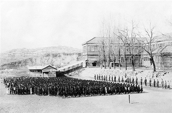 ▲ 군산공립보통학교 조회광경(1920년대)/사진=조종안 기자