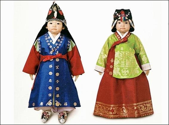▲전통 명절옷 차림의 아이들. 한국의 전통미를 마음껏 뽐내고 있는 듯하다. (출처: 박광훈복식박물관)